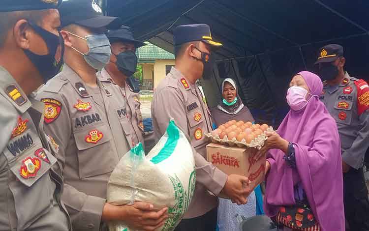 Polresta Palangka Raya Distribusikan Sembako di Empat Kelurahan Terdampak Banjir