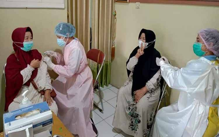 Capaian Vaksinasi Lansia Kobar Telah Capai 62 Persen