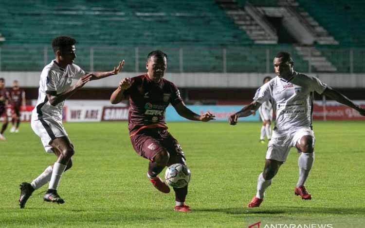 Umpan Boaz Solossa Antar Borneo FC Menang Tipis atas Persipura