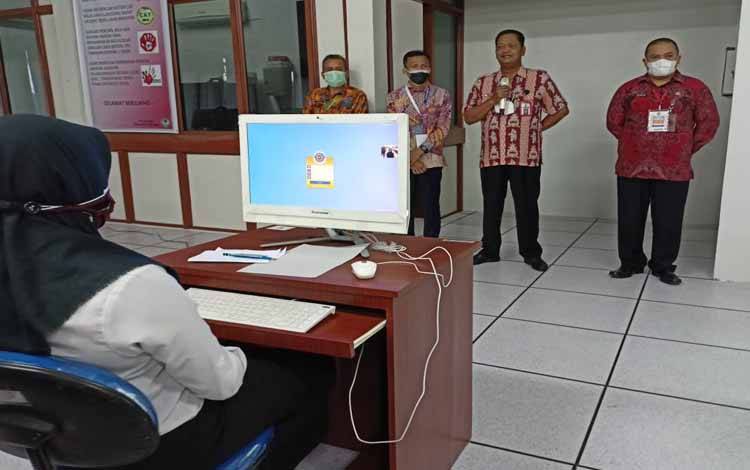 Sekda Seruyan Pantau Pelaksanaan SKB