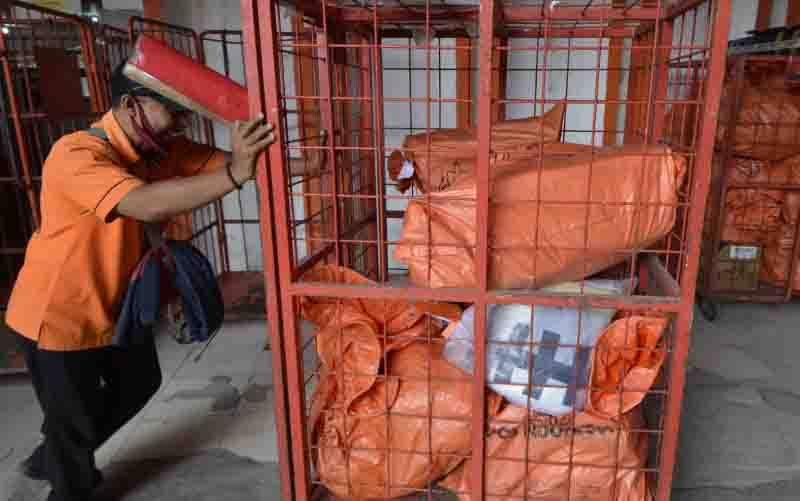 Kemenhub dan Kominfo Perketat Pengawasan Paket Pos Melalui Pesawat