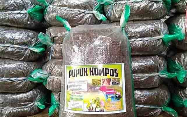 Kelompok Tani di Barito Timur Jual Pupuk Kompos Kotoran Sapi dalam Kemasan Berlabel