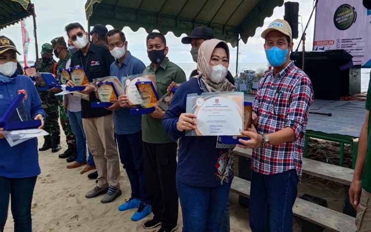 Pemkab Kobar Berikan Penghargaan kepada Abdul Rasyid Foundation