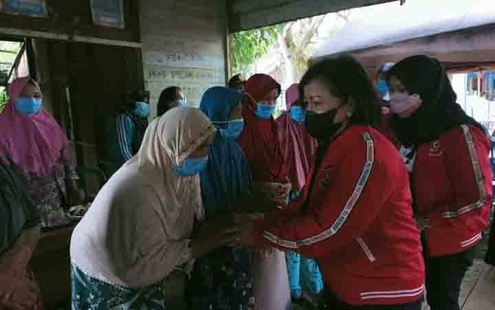 Ketua DPRD Kotim Sambangi dan Bantu Korban Banjir