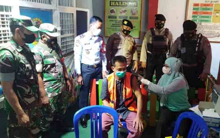 Cegah Penyebaran Virus Corona, Ratusan WBP Lapas Sampit Jalani Vaksinasi