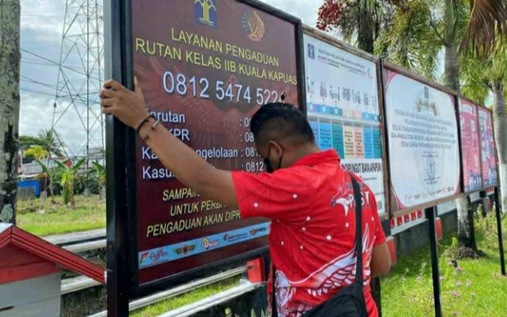 Rutan Kuala Kapuas Perbarui Banner Pengaduan dengan Tambahkan Nomor Pejabat Rutan