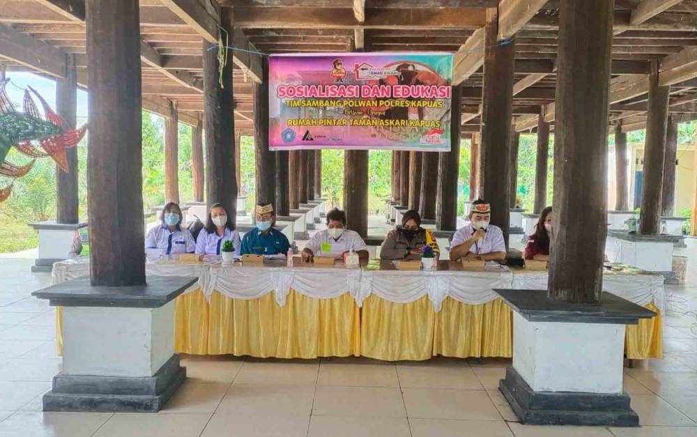 Polwan Polres Kapuas Beri Edukasi Cegah Terjadinya Kekerasan Perempuan dan Anak