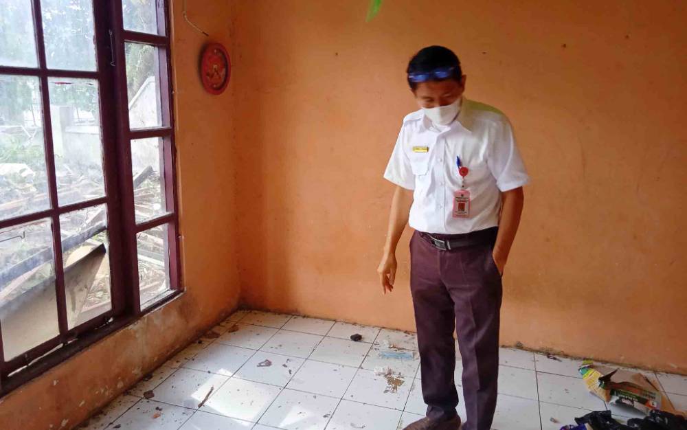 Kepala Dinas PUPR Barito Timur Pantau Rehab Rumah Jabatan Ketua PN