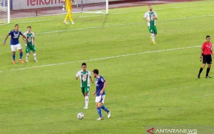 Persib Bandung Cukur Persiraja 4-0