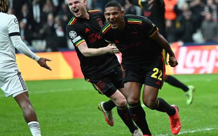 Menang Tipis 2-1 atas Besiktas, Ajax Nyaman di Puncak Klasemen Grup C