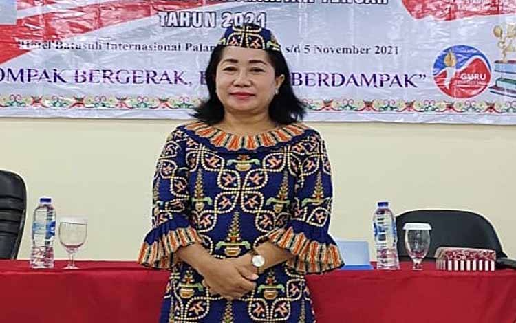 Guru Berprestasi Ini Bicara Asyiknya Memiliki Karya Tulis dalam Bentuk Buku