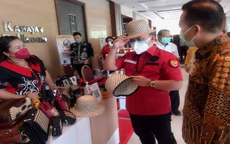 Gubernur Kalteng Minta Bentuk Gerakan Belanja dengan Tas Purun