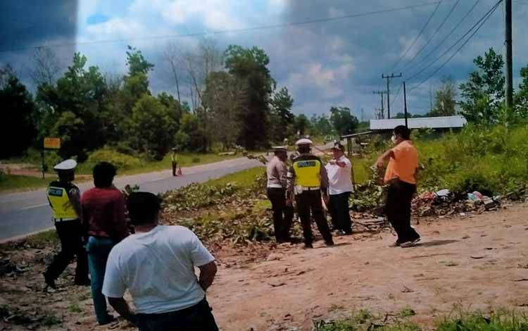 Seruduk Pengendara Motor Saat Mau Menyalip