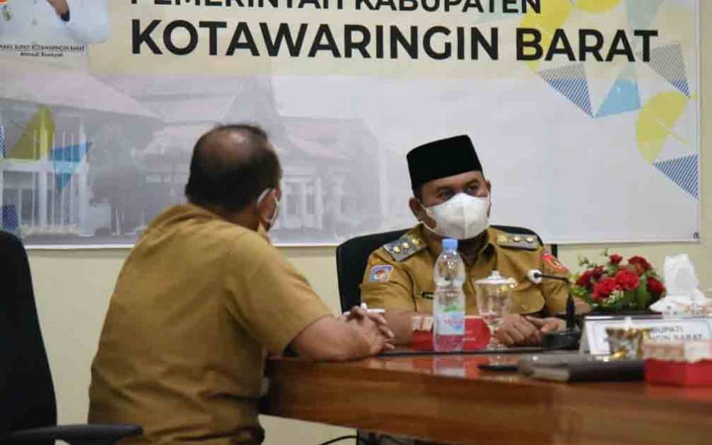 Peringatan Hari Guru 2021, Wabup Kobar: Guru Merupakan Garda Terdepan Cerdaskan Generasi Bangsa
