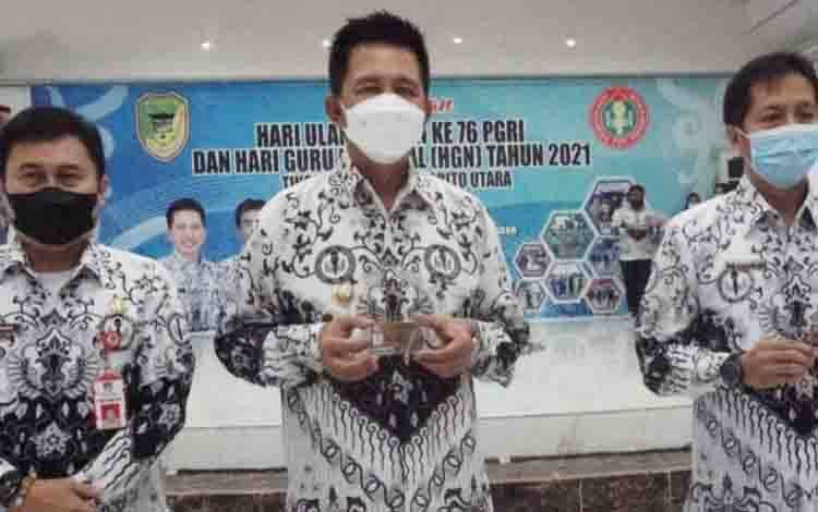 Hadiri Penutupan Peringatan HUT Ke-76 PGRI dan HGN, ini Ajakan Nadalsyah untuk Guru