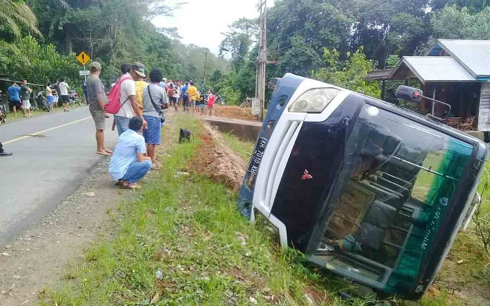 Karyawan PT KSL Tabrakan dengan Bus Sekolah PT SGM, 1 Tewas