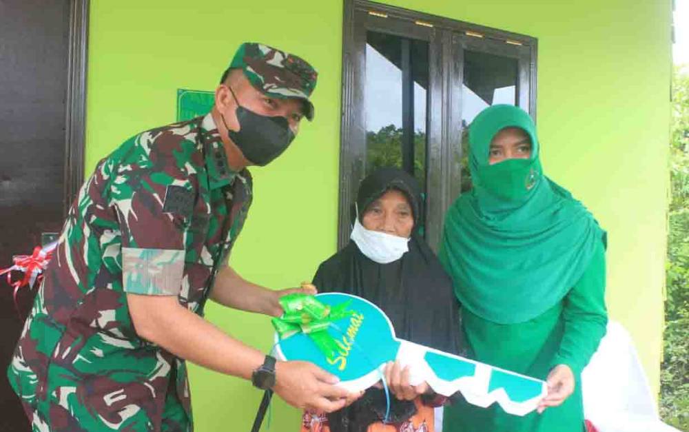 Seorang Lansia di Bantaran Sungai Kahayan Akhirnya Miliki Rumah Layak Huni