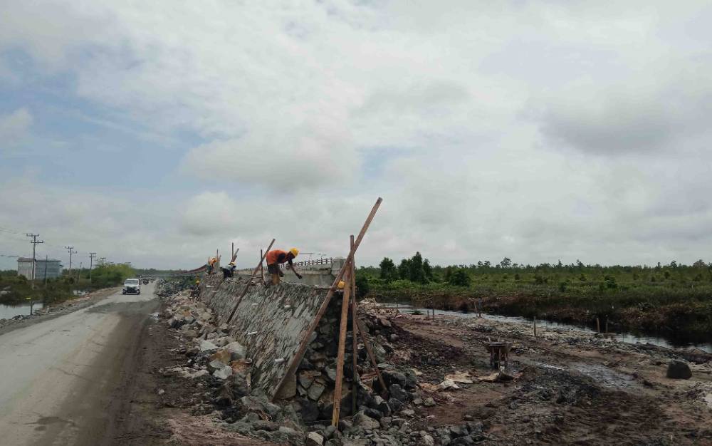 Pembangunan Jembatan Jalan Trans Kalimantan Kembali Dilanjutkan