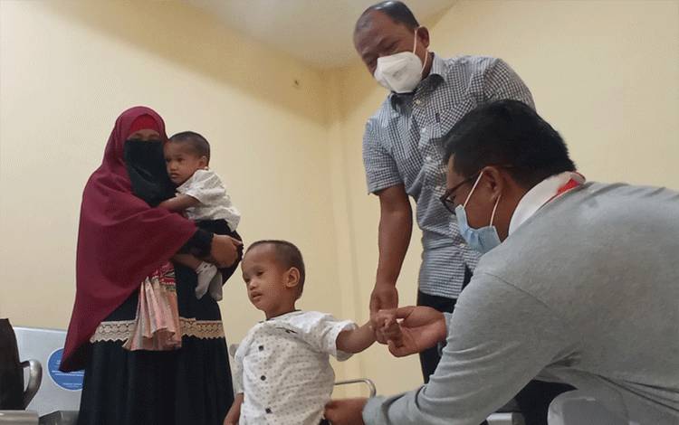 Kabar Bahagia! Balita Kembar Siam yang Berhasil Dipisahkan Tiba di Pangkalan Bun