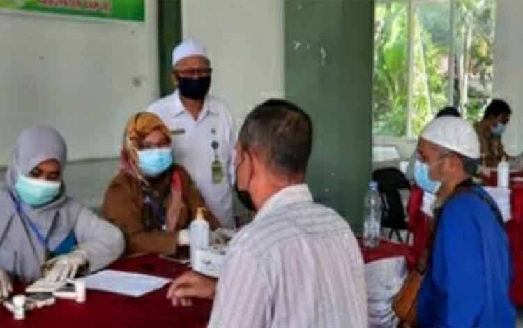 Kemenag Kapuas Lakukan Pendampingan Calon Jemaah Haji Jalani Manasik Kesehatan