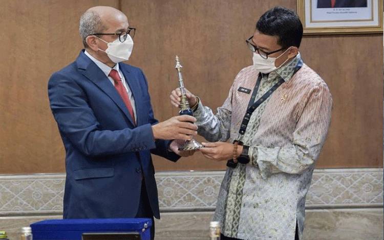 Sandiaga Bahas Potensi Kerja Sama di Sektor Ekraf dengan Dubes Maroko