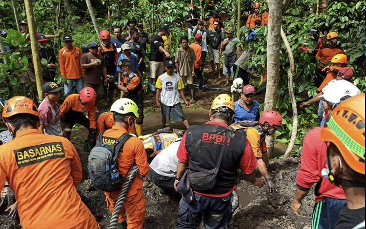 Petani Meninggal Tertimbun Longsor