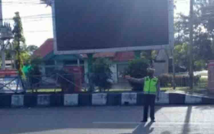 Unit Lantas Polsek Selat Rutin Lakukan Pengaturan Lalu Lintas di Jam Padat Cegah Kecelakaan