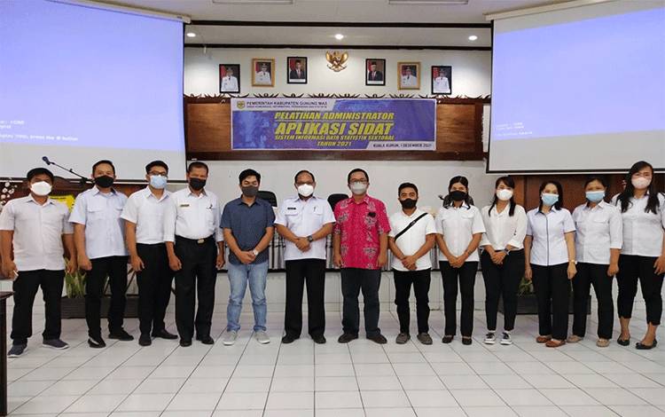 Diskominfosantik Gunung Mas Latih Perangkat Daerah Gunakan Aplikasi Sidat