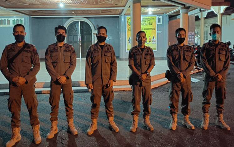 Satpol PP dan Damkar Kapuas Lakukan Pengamanan Ibadah Jelang Natal