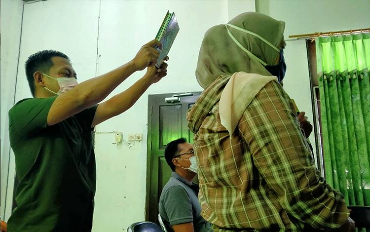 Pemilik Rumah Mau Salat, Pria Bertato Curi Motor