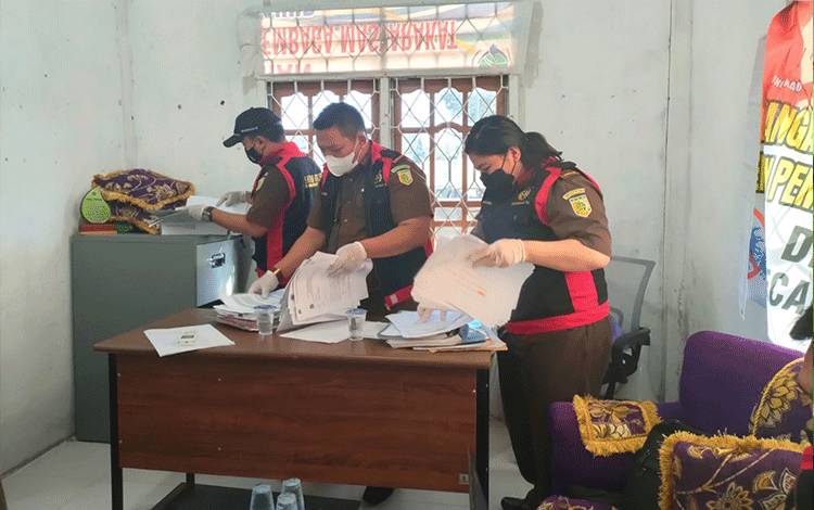 Jaksa Penyidik Cabjari Palingkau Tetapkan Kades Dadahup Tersangka Dugaan Tipikor