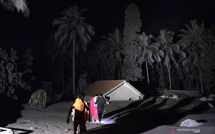 BNPB Sudah Kirim Tim dan Bantuan ke Daerah Terdampak Erupsi Semeru