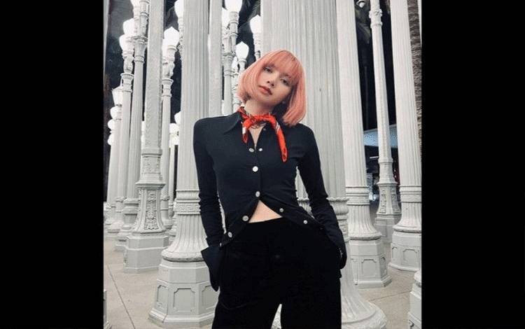 Lisa Blackpink Debut di "Runway" untuk Celine