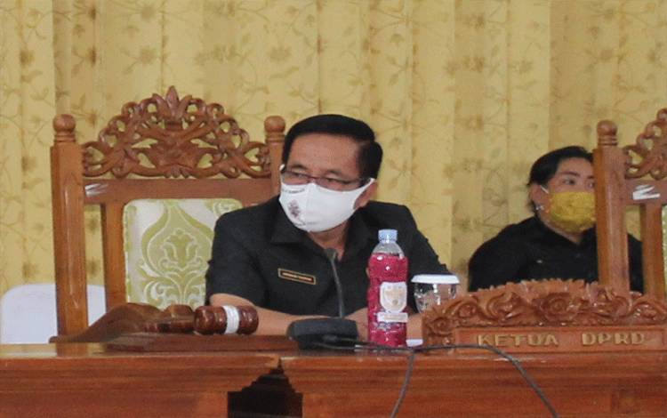 Ketua DPRD Gunung Mas Ajak Seluruh Pihak Perangi Hoaks Vaksinasi