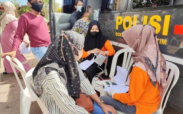 Polres Kotim Blusukan Vaksinasi ke Permukiman Padat
