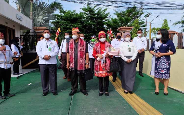 Lakukan Pembinaan di Pengadilan Negeri Sampit, Begini Pesan Ketua Pengadilan Tinggi Palangka Raya