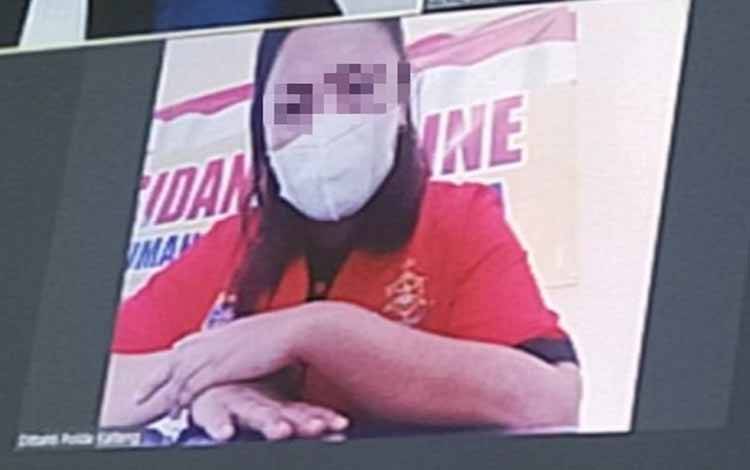 Sembunyikan Puluhan Gram Sabu di Bawah Daun Pisang, Wanita Ini Jadi Terdakwa