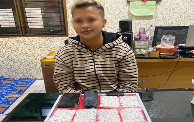 Perempuan Asal Nganjuk Diringkus Satreskoba Polres Kotim karena Kedapatan Bawa 1.000 Butir Zenith