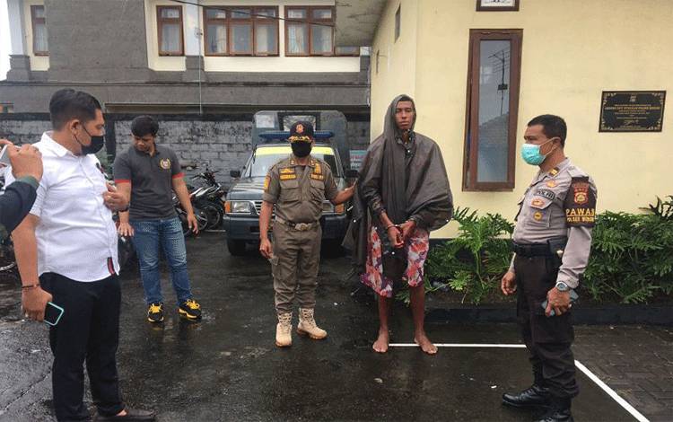 WNA Ngamuk di Toko Swalayan Diamankan
