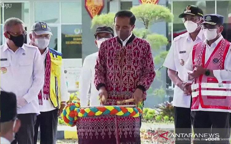 Jokowi Resmikan Bandara Tebelian di Kalimantan Barat