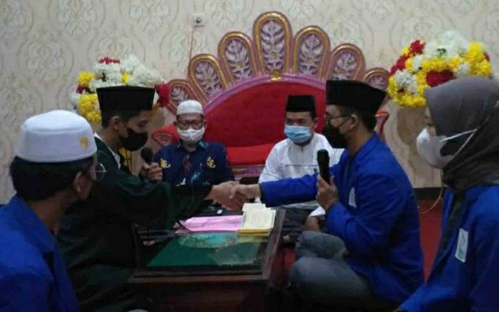 Kepala KUA Selat Bimbing Mahasiswa PKL Simulasi Prosesi Akad Nikah