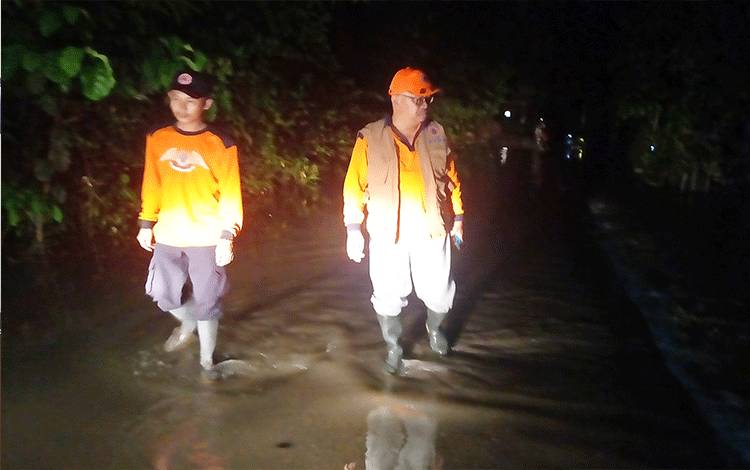 Kalaksa BPBD Barito Timur Pantau Banjir di Desa Haringen