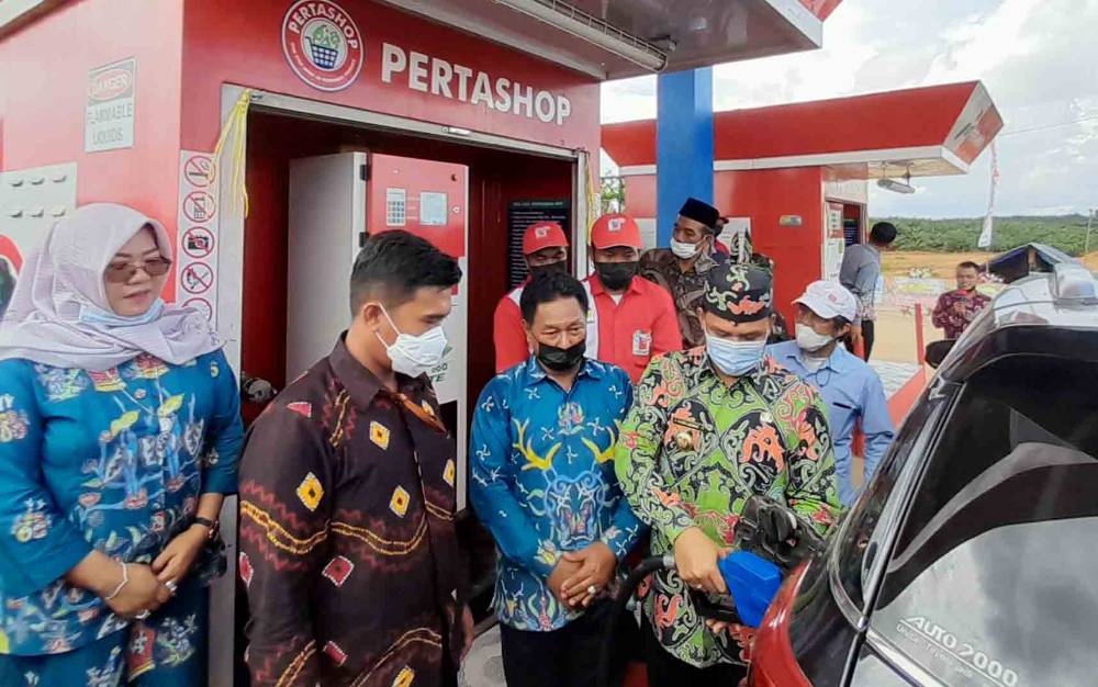 Bupati Lamandau Resmikan Operasional Pertashop di Jalan Trans Kalimantan