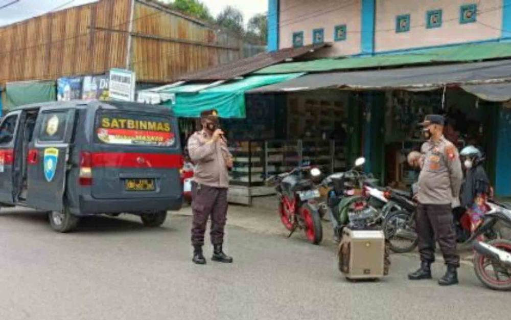 Satbinmas Polres Kapuas Ajak Masyarakat di Pasar Ikuti Vaksinasi Covid-19
