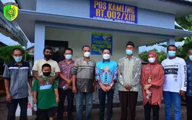 Wali Kota Palangka Raya Apresiasi Kebersamaan Warga Kalibata Dirikan Pos Kamling