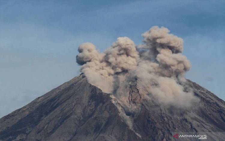 Gunung Semeru kembali Luncurkan Awan Panas Guguran 4,5 Km
