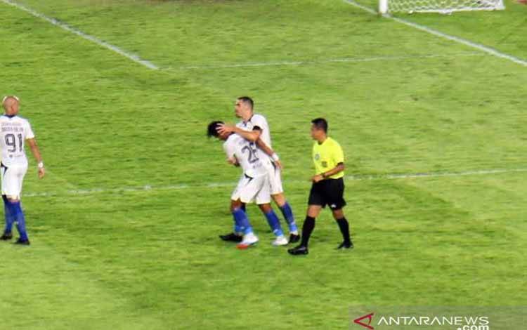 Persipura Jayapura Kalahkan PSIS Semarang 2-1