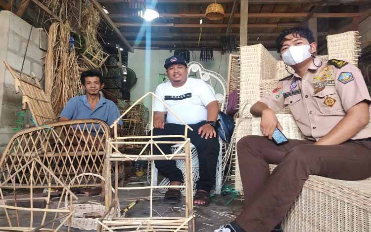 Cetak Generasi Baru Pengrajin Rotan di Kotim