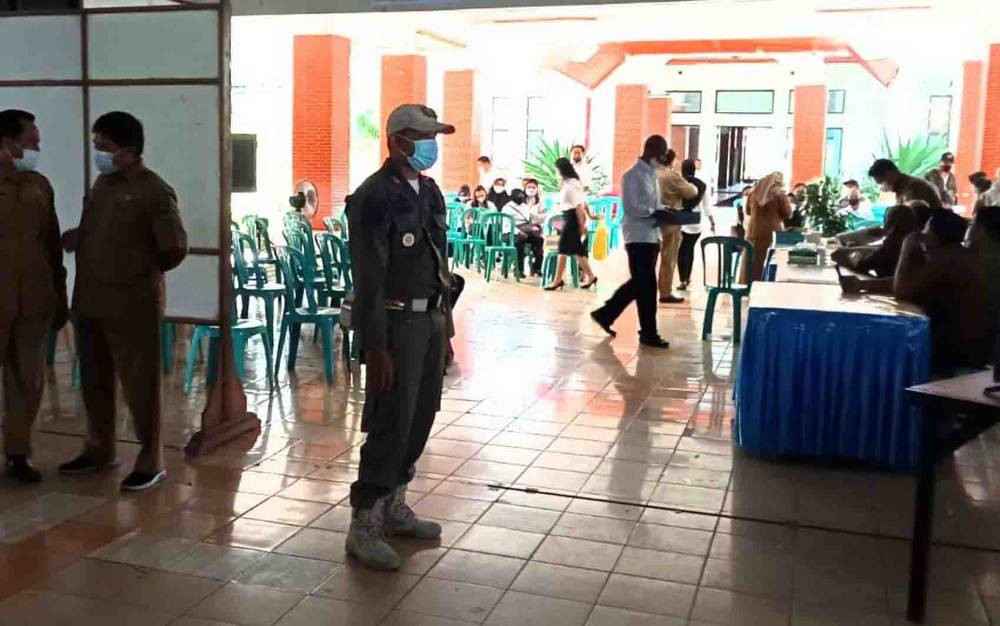 Anggota Satpol PP dan Damkar Kapuas Lakukan Pengamanan Pelaksanaan Uji Kompetensi Tekon