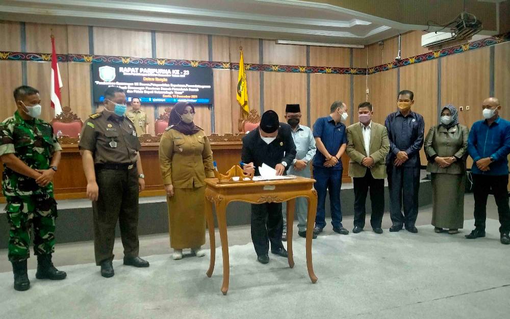 DPRD dan Pemkab Kotim Tanda Tangani Persetujuan Bersama Dua Perda